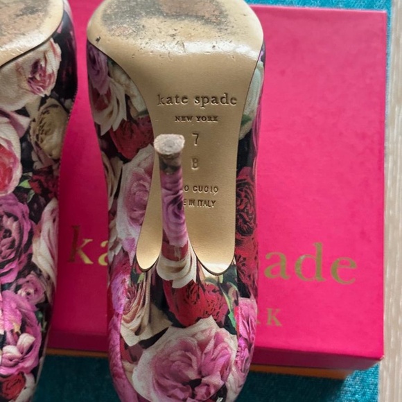 Kate Spade Licorice Photo Real Rose/ Printed Leather 7M - Picture 4 of 4